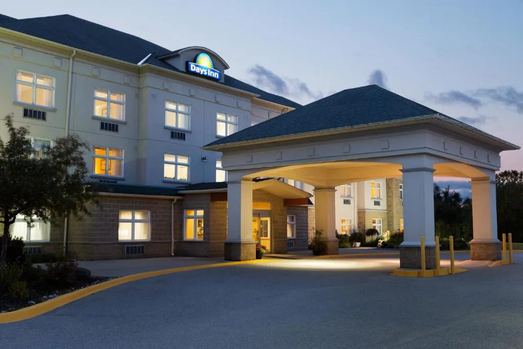 Days Inn by Wyndham Orillia - Hotel Exterior
